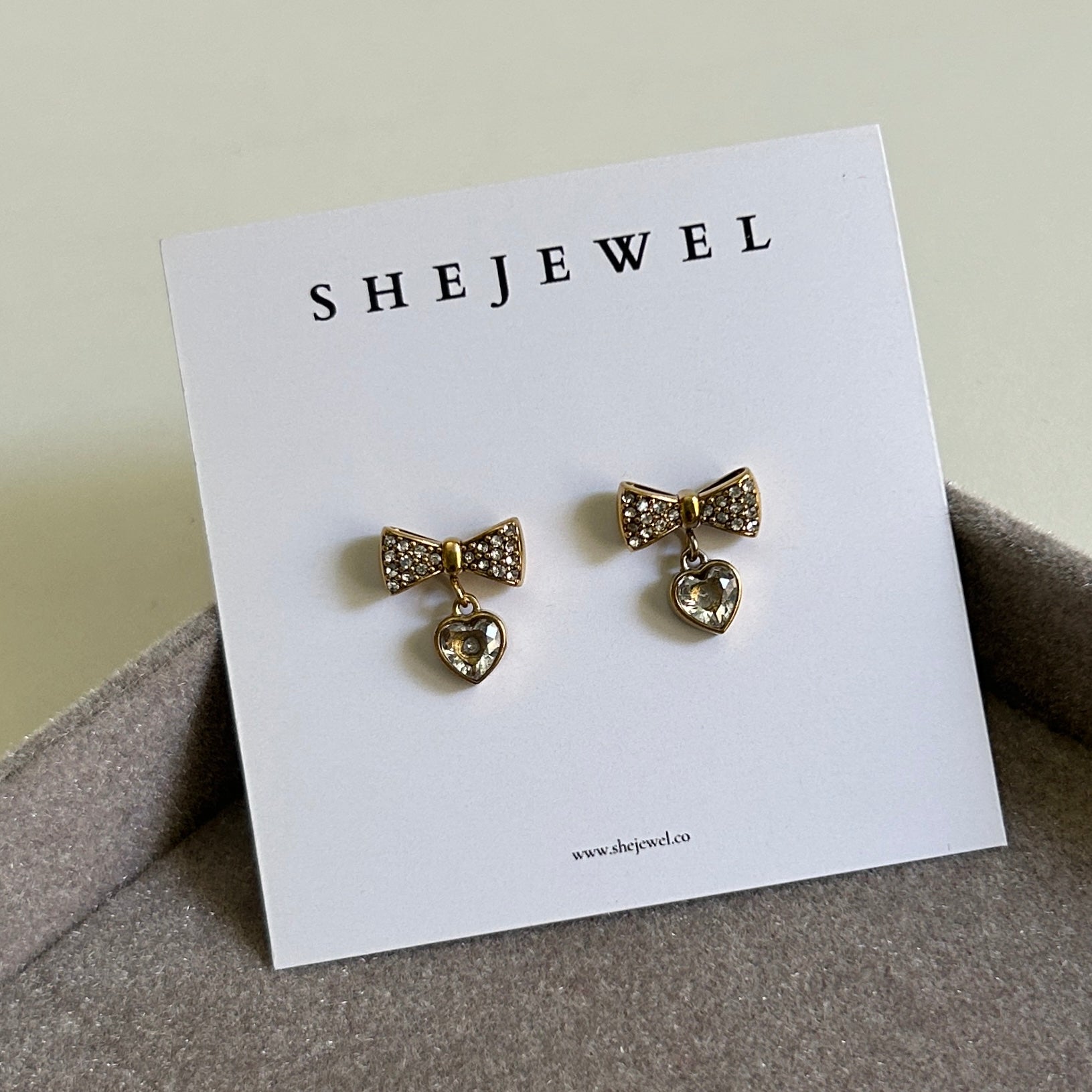 Lovelle Studs