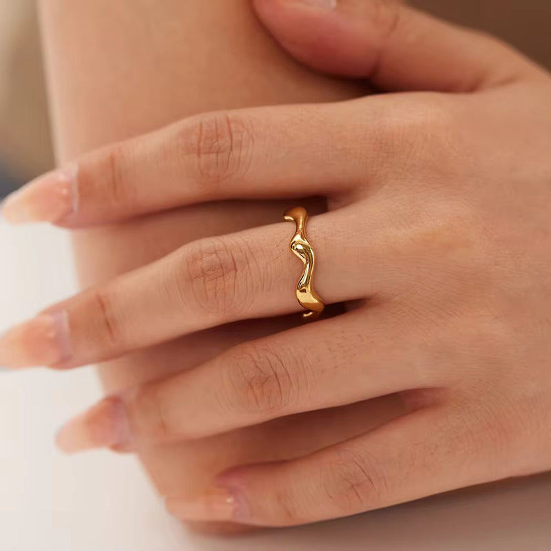 Curvy Ring