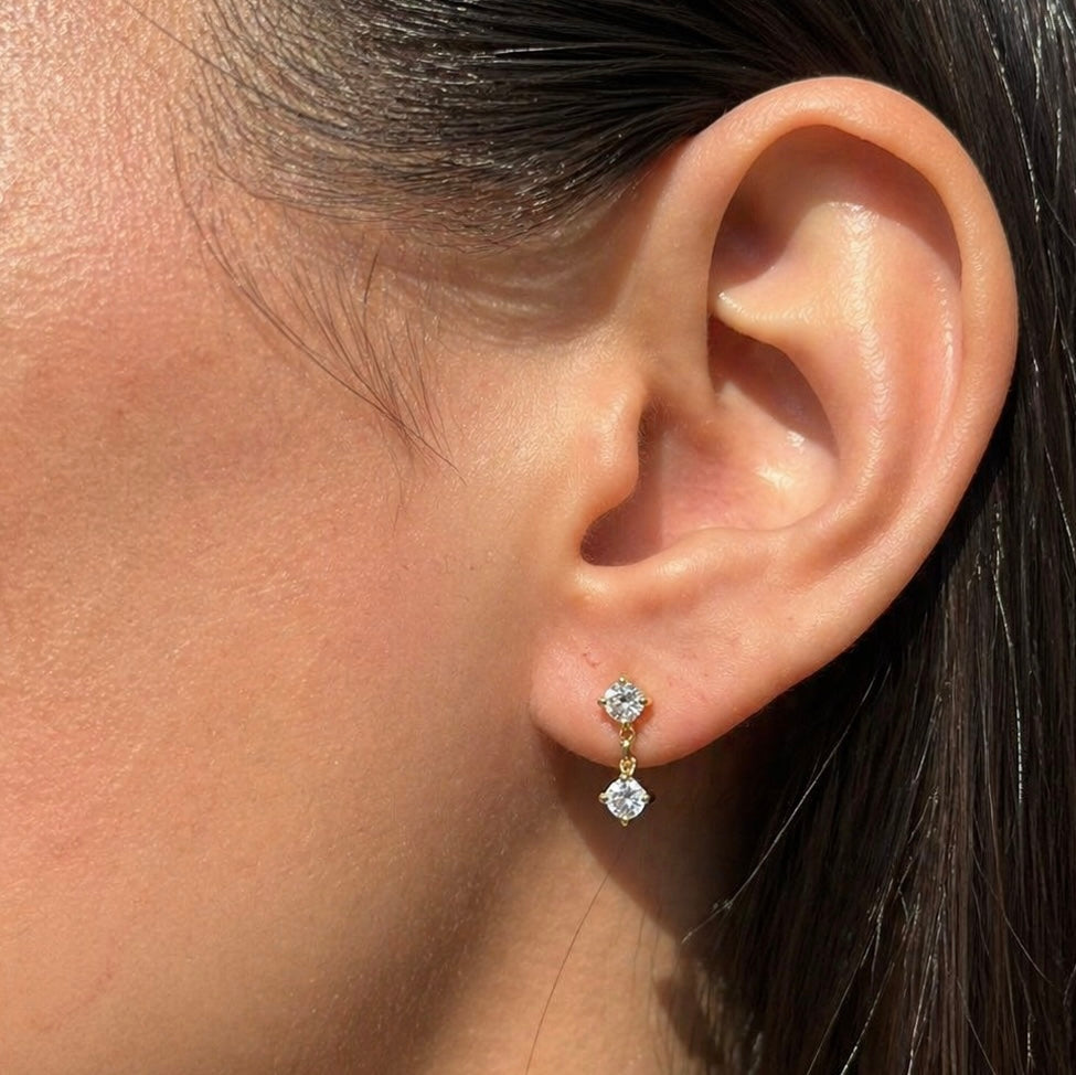 Avina Studs