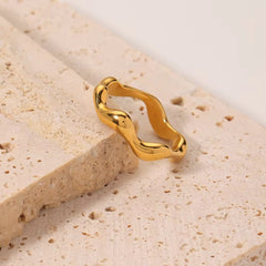 Curvy Ring